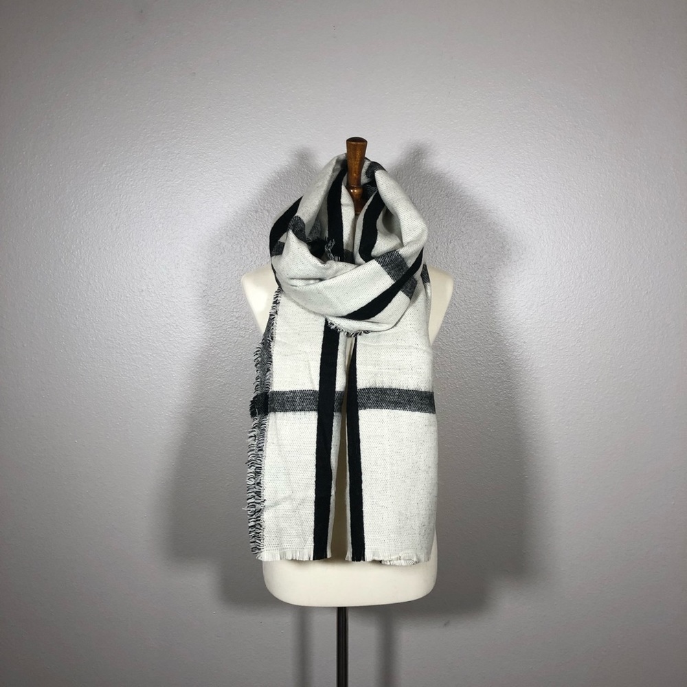Gorgeous, heavy-weight scarf.  So cozy!!! - Picture 4 of 7